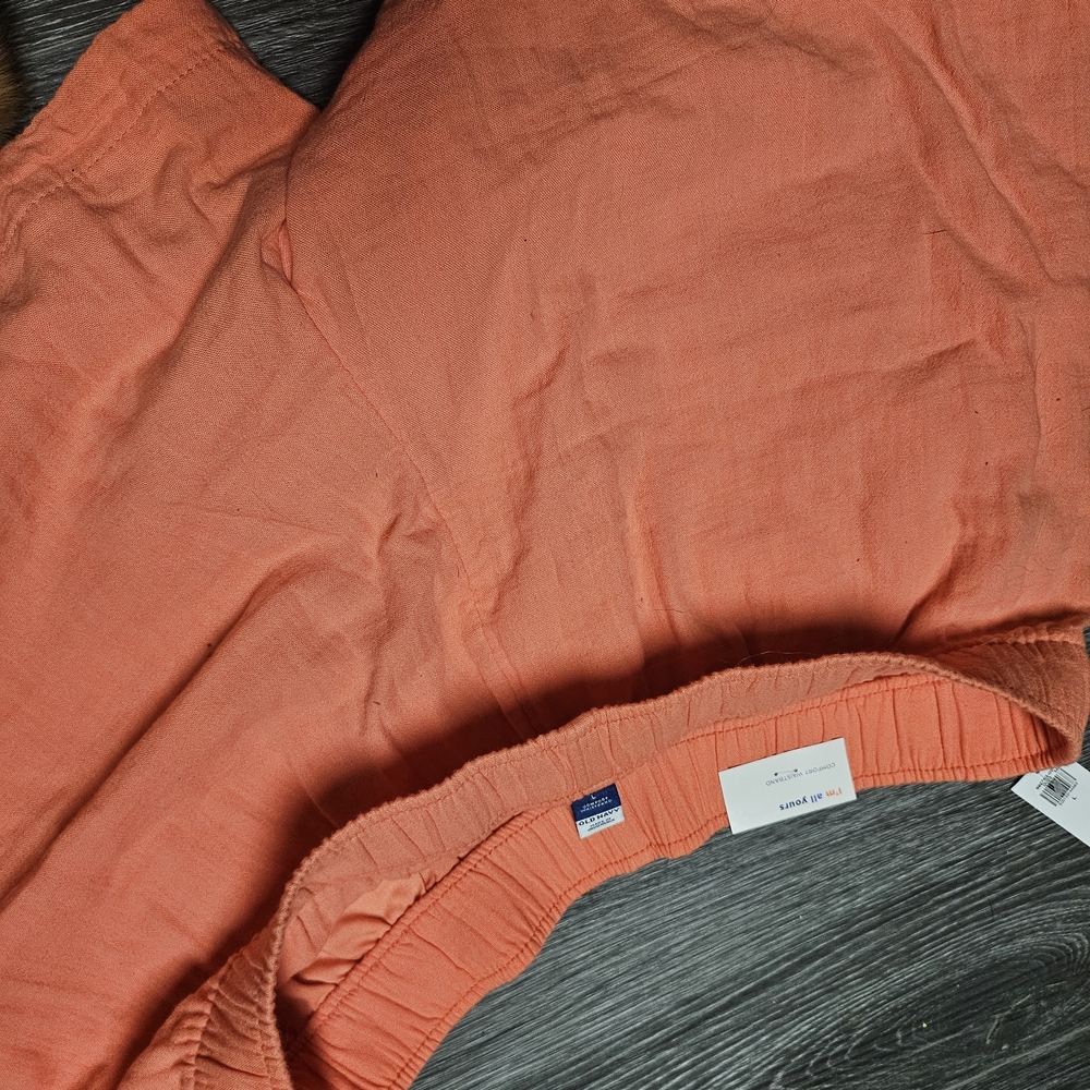 Old Navy Women's Coral Shorts - Picture 3 of 3